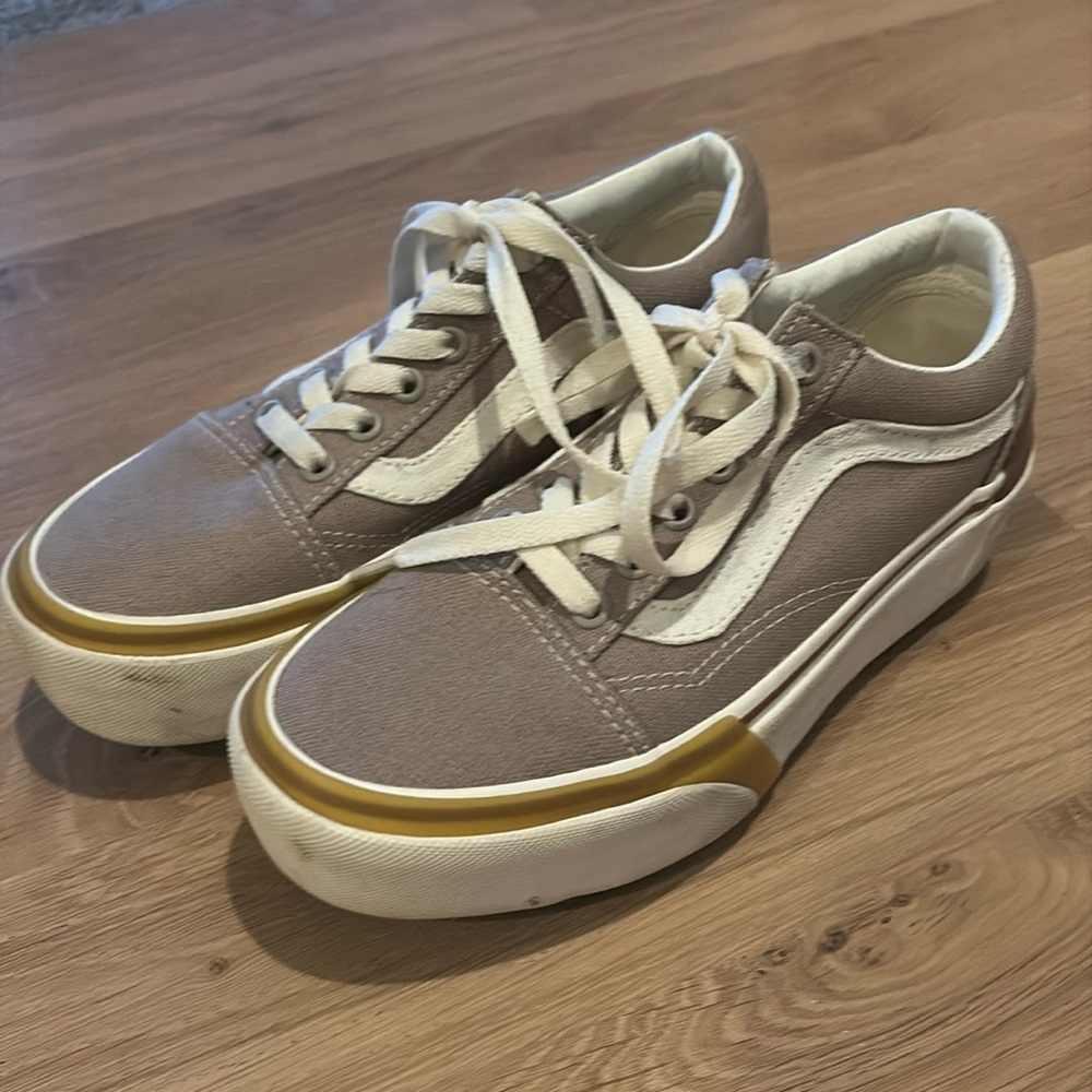 Girls Vans platform sneakers, size 3.5.